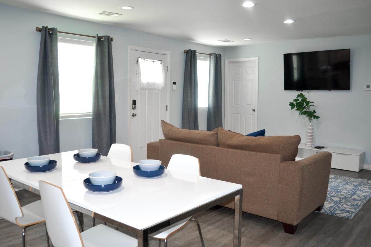 Convenient Atlanta Home Exterior photo