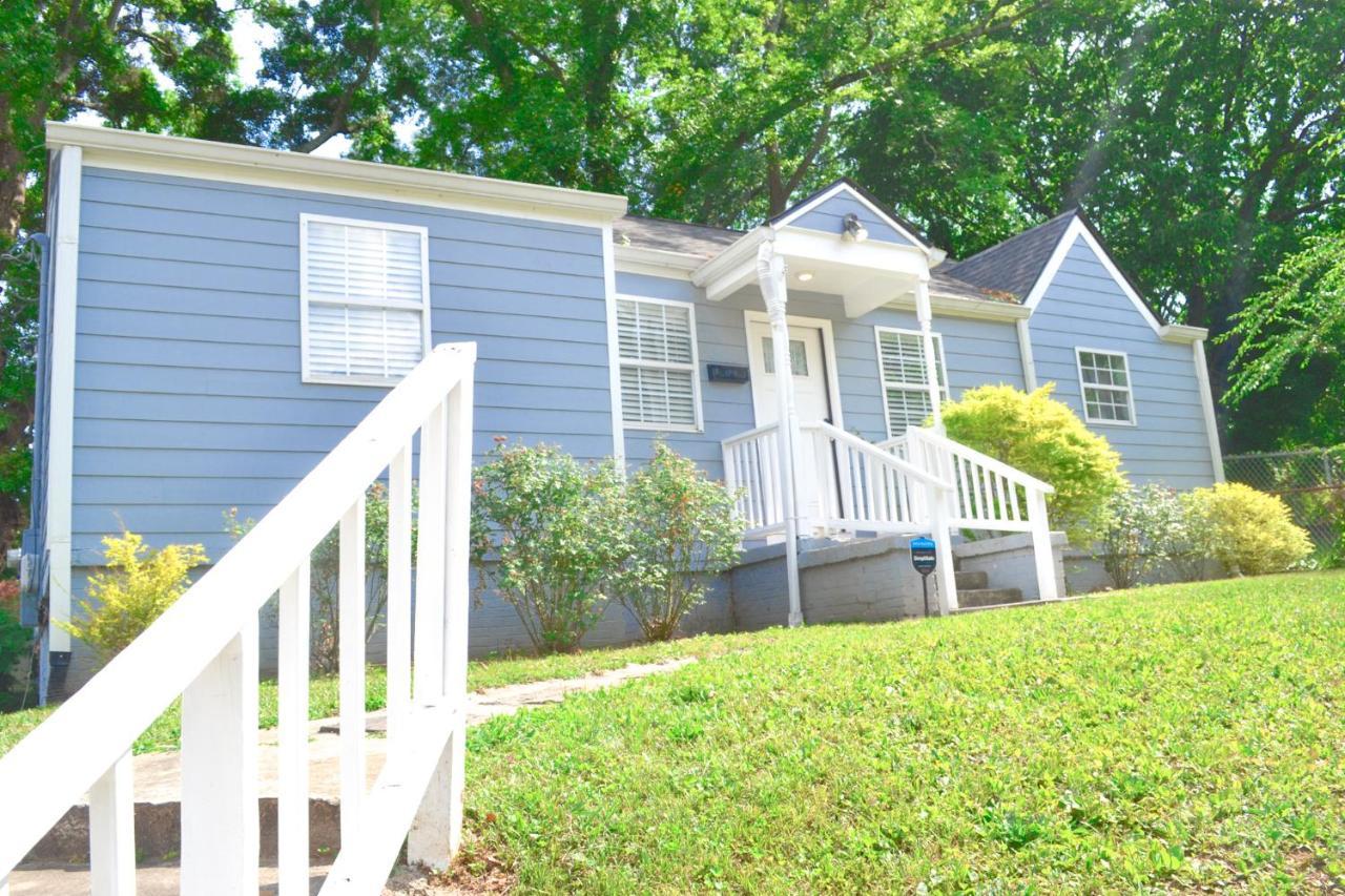 Convenient Atlanta Home Exterior photo